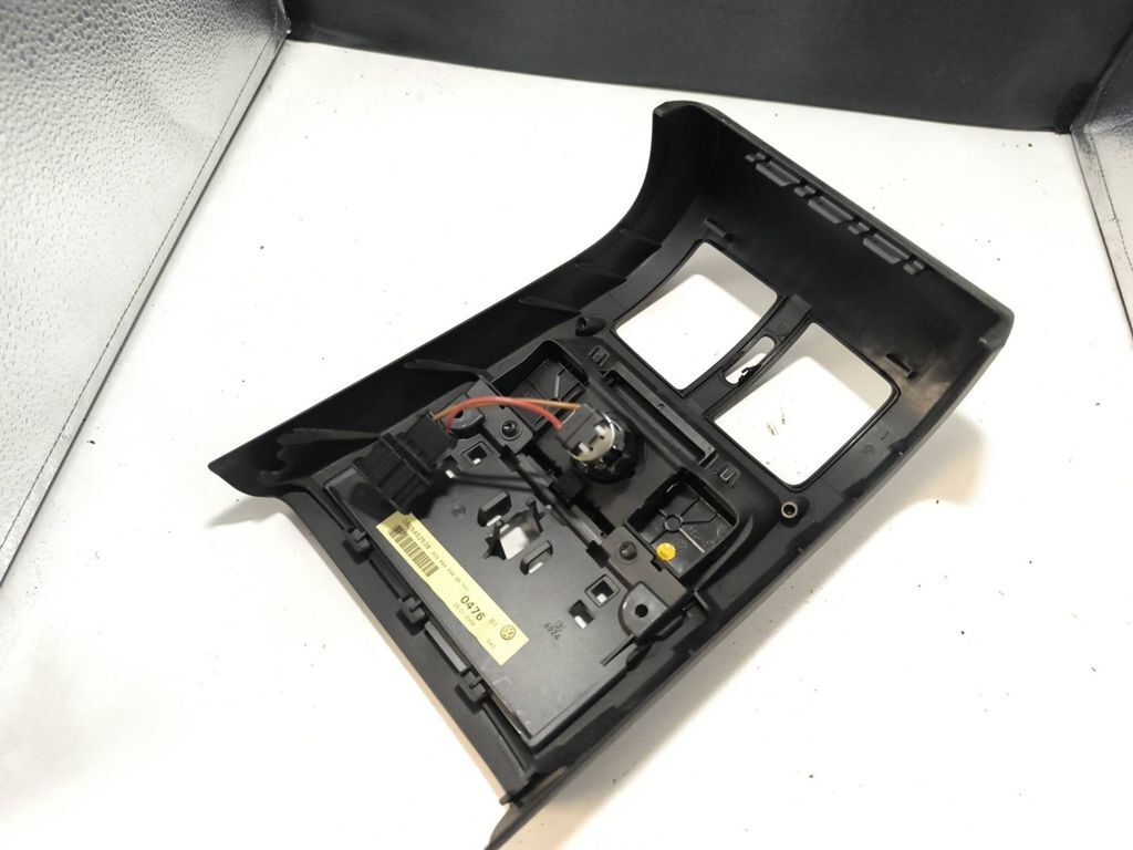 Volkswagen PASSAT B6 2007 Rear center console air vent grill 3C0864298BB 