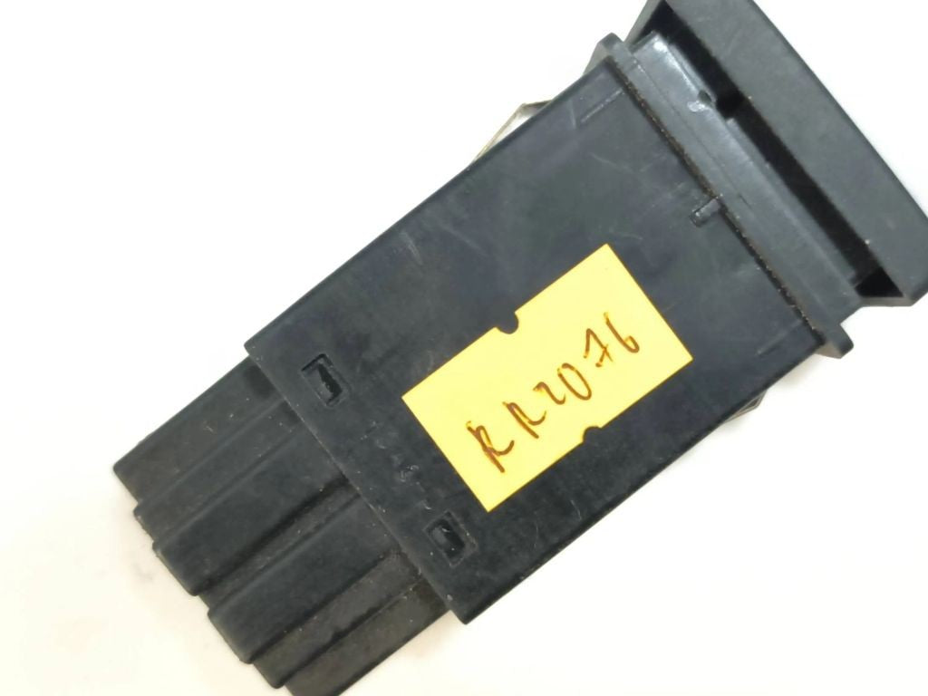 Volkswagen Golf III 1995 Rear Windscreen window heater switch 1H0959621 