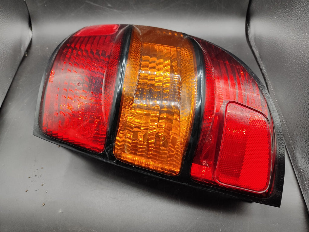 Pontiac Vibe 2004 LHD Rear Right Side Taillight Lamp Light