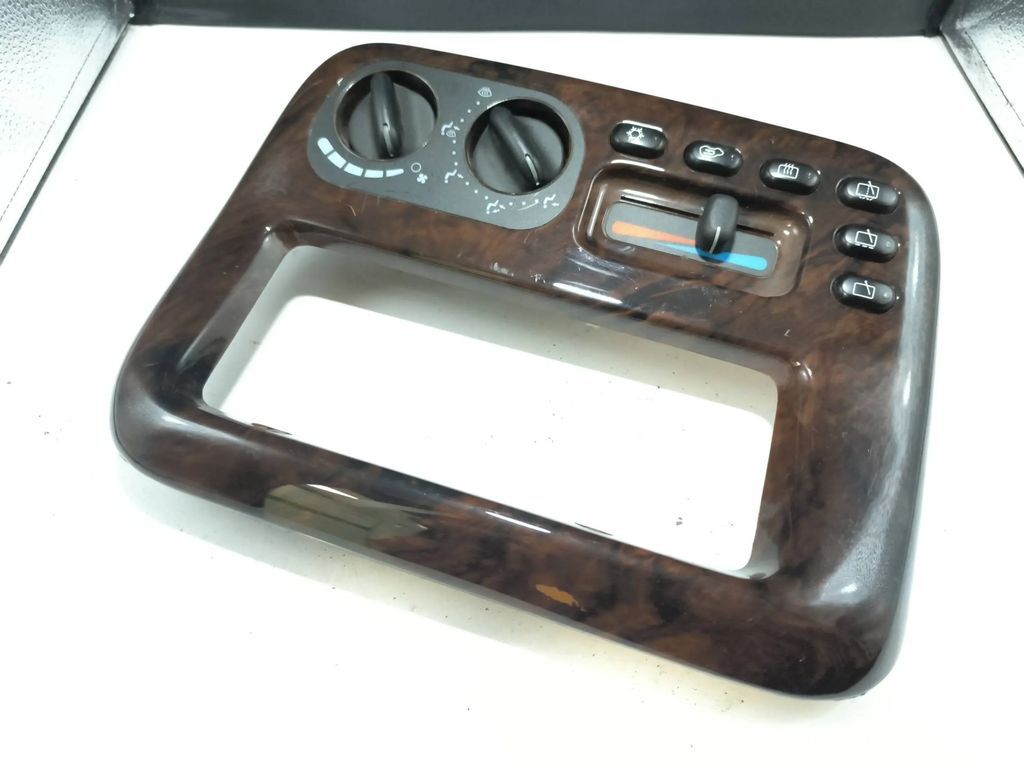 Chrysler Voyager 3.8i 1998 AC Climate control unit module P4677356AB 