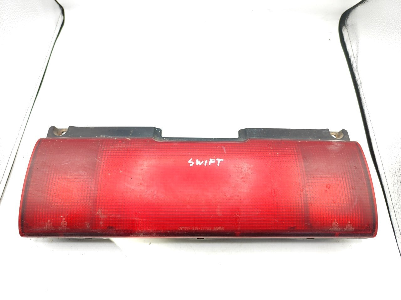 Suzuki Swift 1997 Hatch LHD Rear Center Taillight Light 23632285
