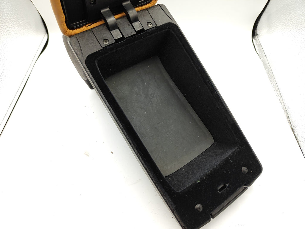 Alfa Romeo GT 1.9JTD 110kW 2006 Center Console Leather Armrest Yellow