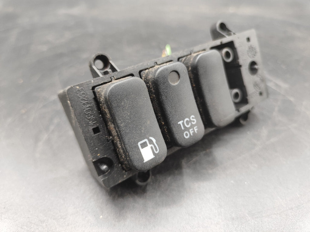 Alfa Romeo 166 2.4JTD 110kW 10V 2003 ASR Fuel Flap Cap Switch Button 156019263