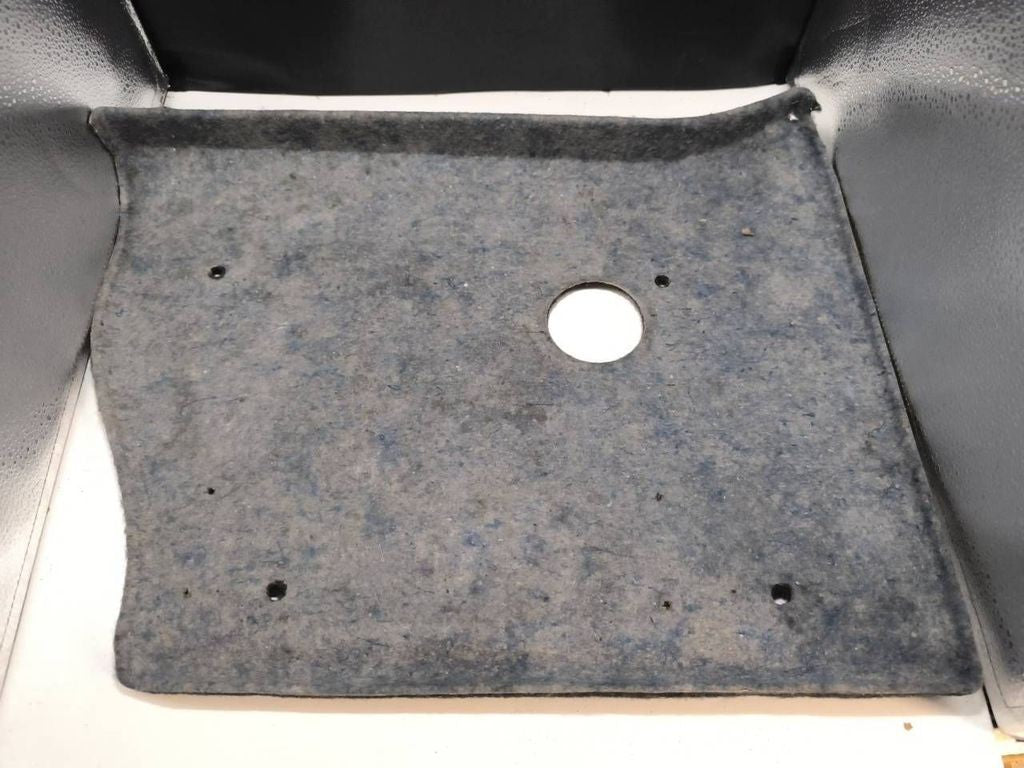 Alfa Romeo 156 SW 2005 Rear BOSE Subwoofer grill cover trim 