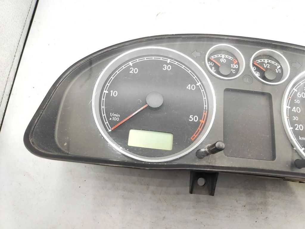 Volkswagen PASSAT B5.5 1.9TDI 2001 speedometer instrument cluster 3B0920806A 