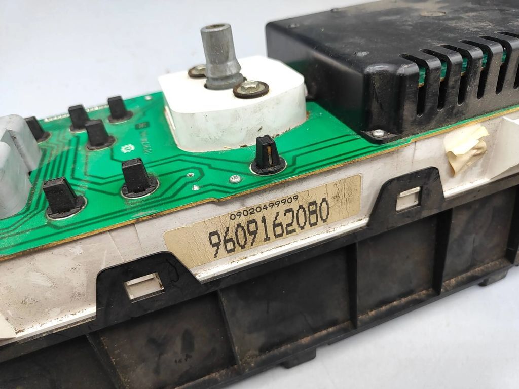 Renault 11 1990 LHD speedometer instrument cluster 9609162080 