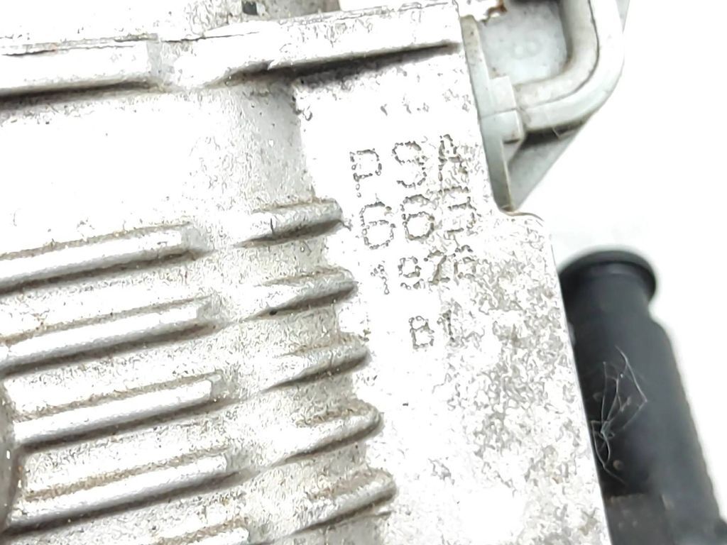 Peugeot 607 2.2i 116kW 2001 Petrol throttle body valve GS206F20 CA0011607B