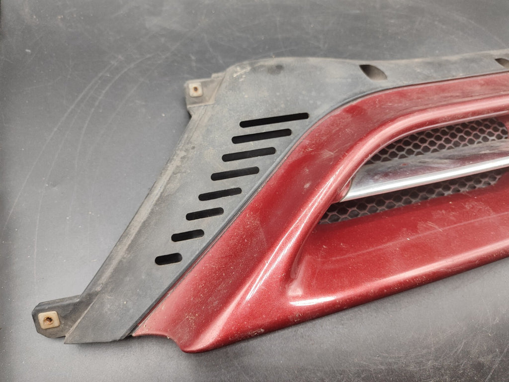 Alfa Romeo 166 2.4JTD 110kW 2003 Front Left Bumper Upper Grill 156016558 RED
