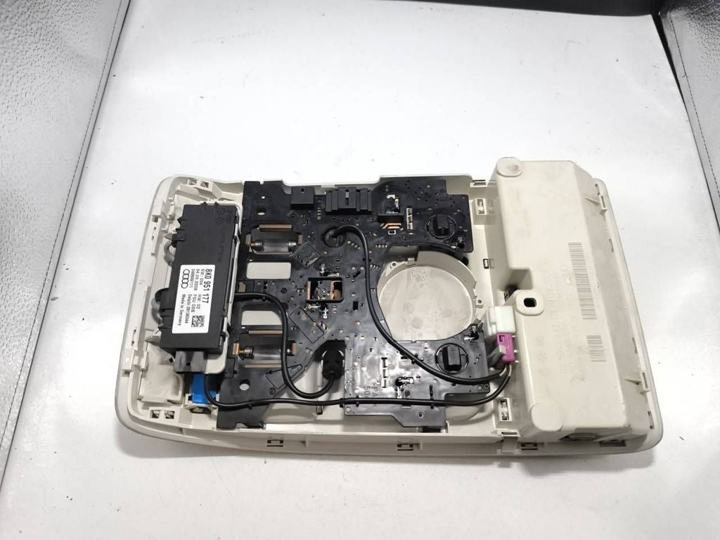 Audi A4 S4 B8 8K 2014 front reading dome seat light 8T0947135B 