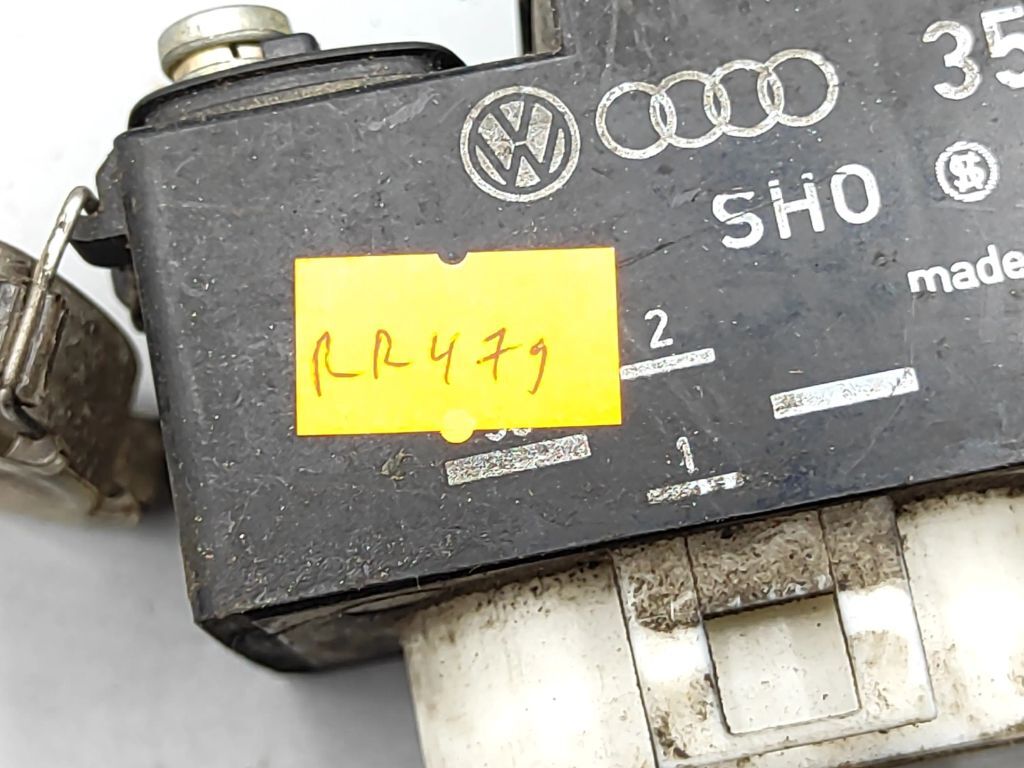 Volkswagen Golf III 1995 Radiator Coolant fan relay 357919506A 