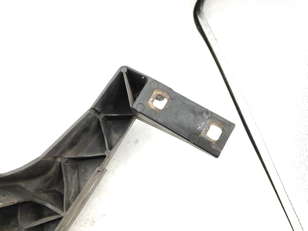 BMW E90 E91 330D 170kW 2006 Front Right Headlight Bracket 7116708 51647116708