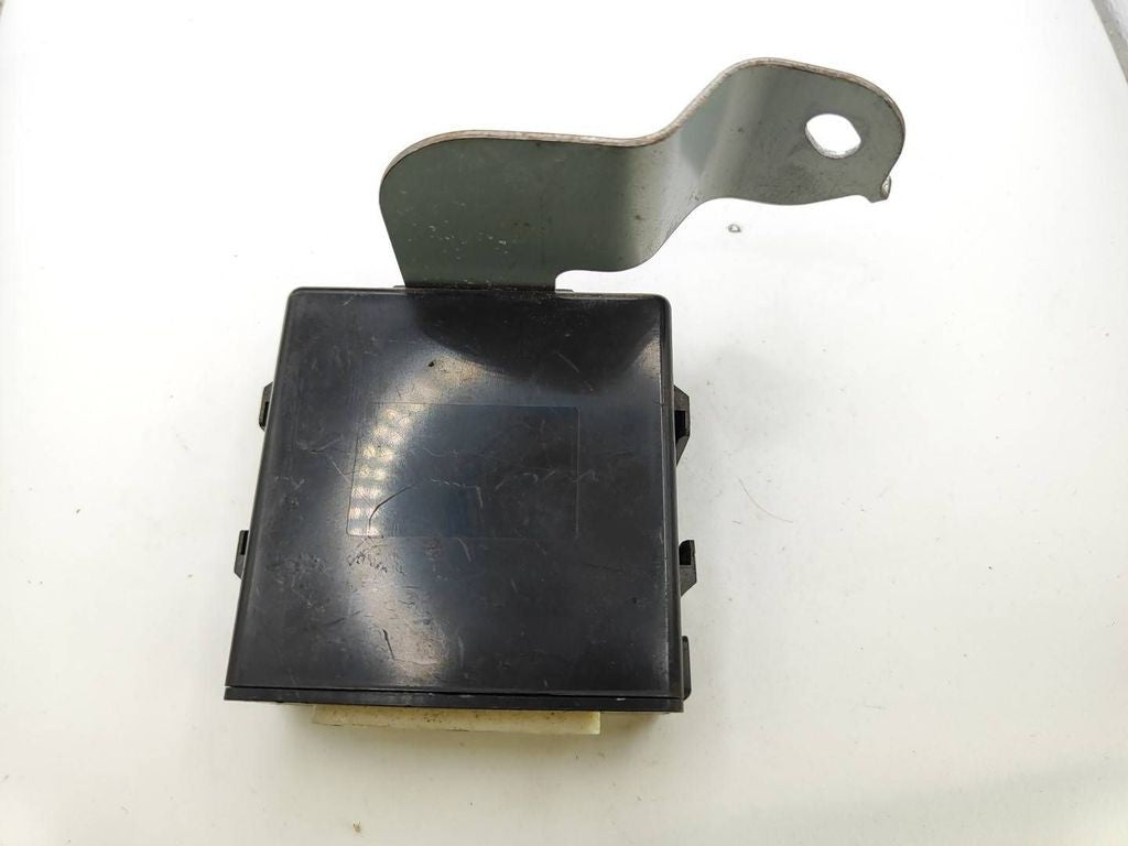 Toyota Avensis T250 2004 Alarm control unit module 0819005810 