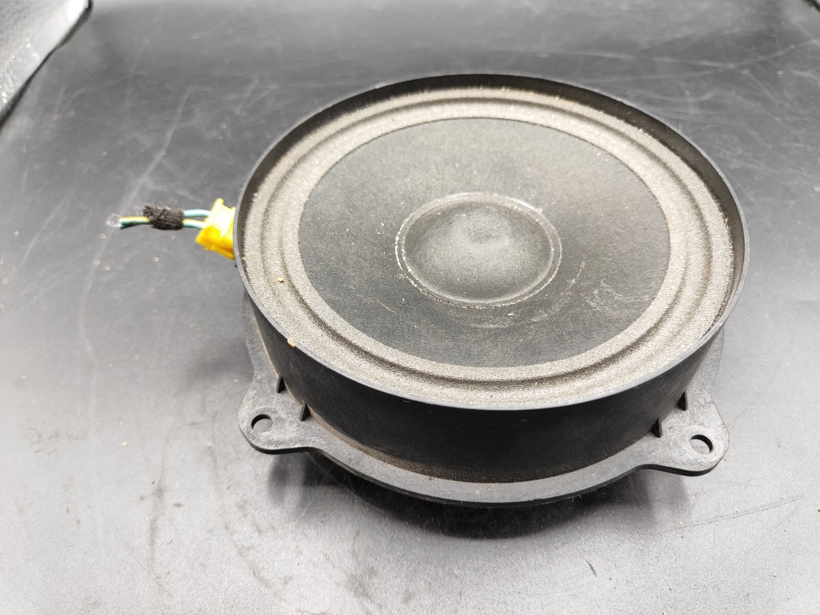 Alfa Romeo 147 1.9JTDm 8V 85kW Diesel 2002 Rear Interior Door Speaker 51721952