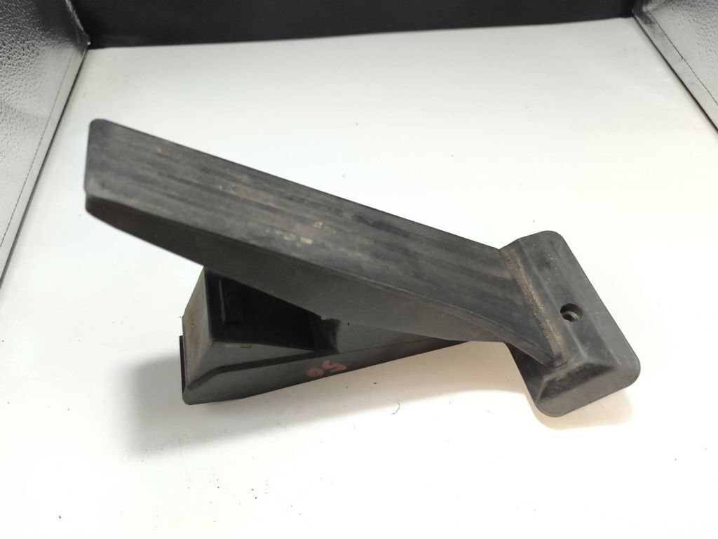 BMW 5 F10 F11 2016 Diesel accelerator throttle gas pedal 6789998 