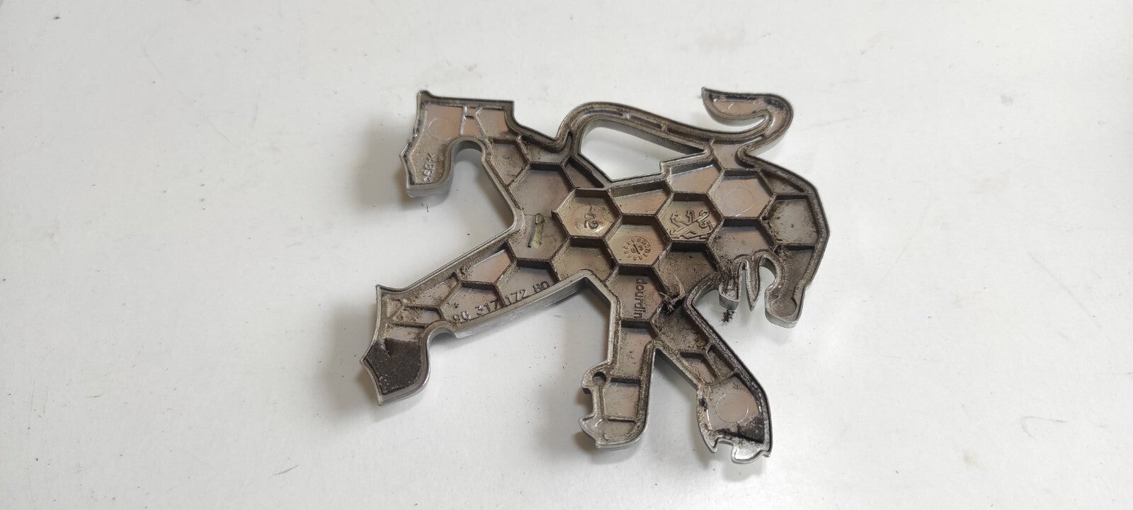 Peugeot 607 3.0i V6 Petrol 2001 Logo / Emblem / Sticker 9631717280