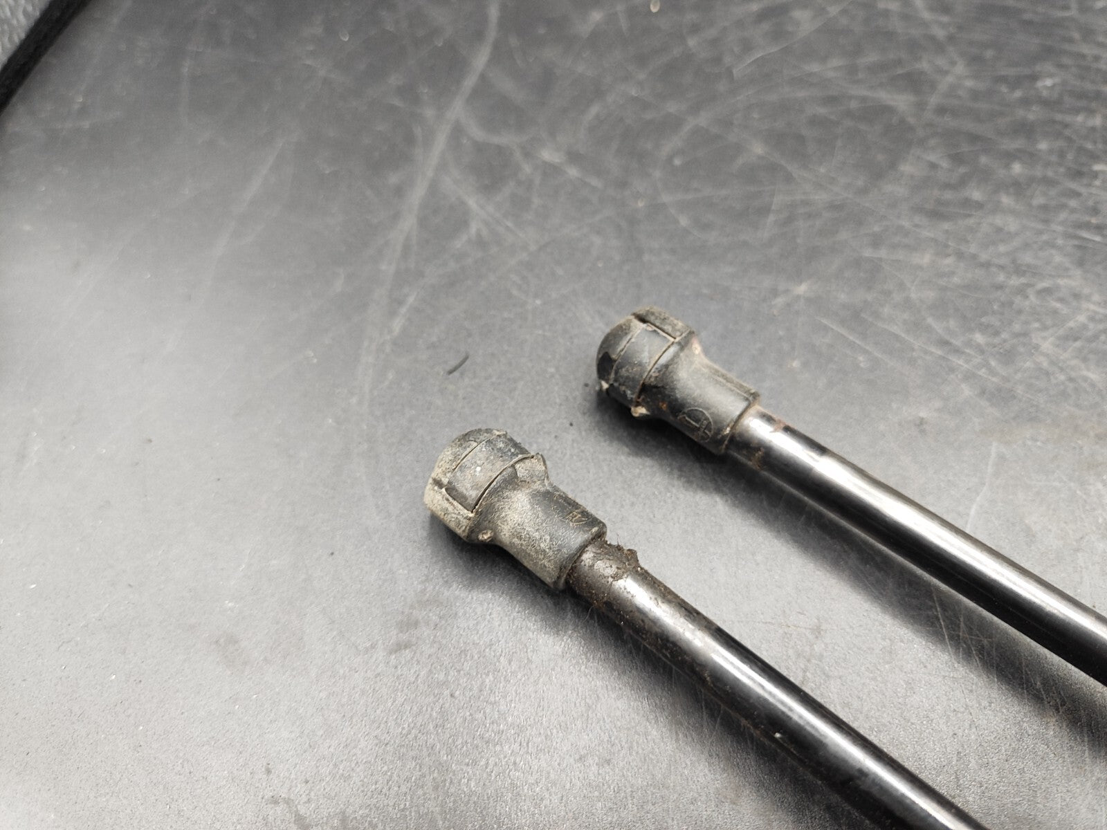 Alfa Romeo 166 Diesel 2002 Rear Tailgate Trunk Strut Shock Set 60622424