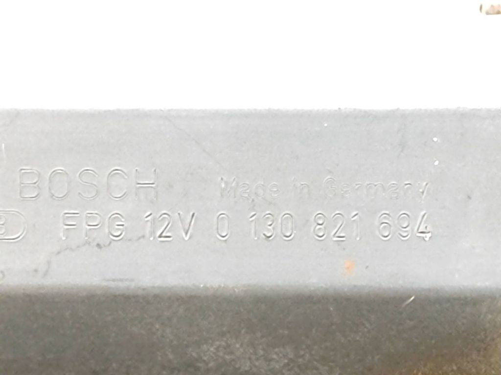 Volkswagen PASSAT B5 1998 front right window regulator motor 0130821694 