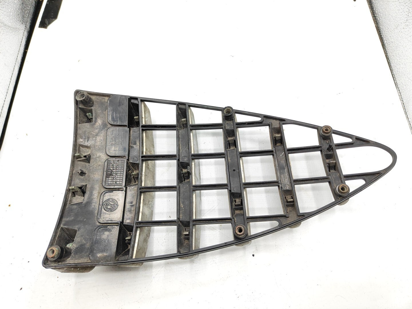 Alfa Romeo 147 2.0TS 110kW 2002 Front Bumper Center Grill Chrome 46556597