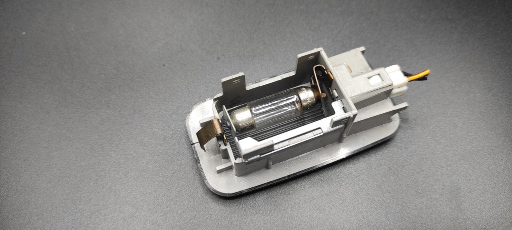 Alfa Romeo 156 2.4 JTD 103kW 2001 Rear Interior Roof Reading Light 60607883