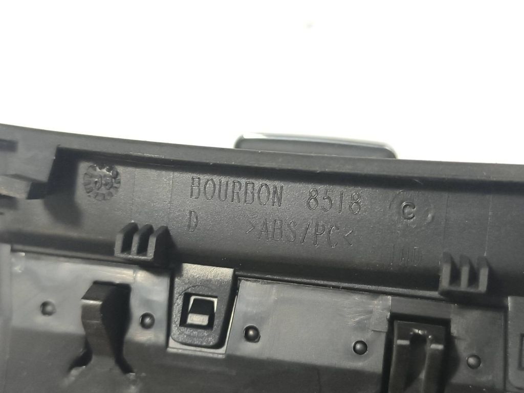 Toyota Avensis T250 2006 Right dashboard side air vent grill trim 8518 