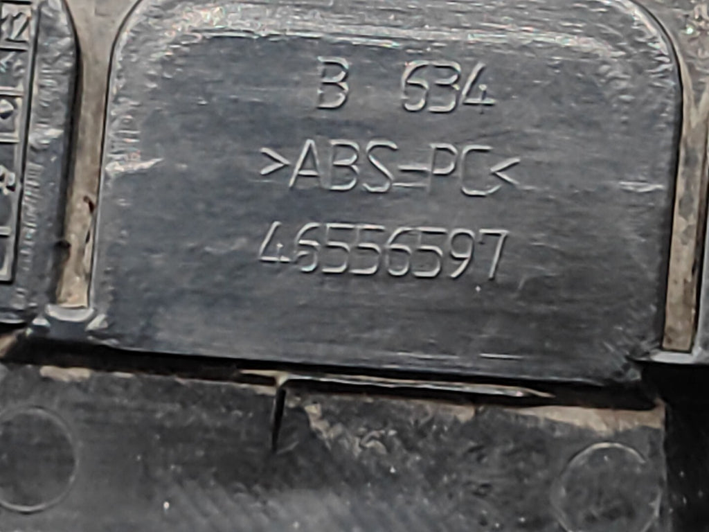 Alfa Romeo 147 2.0TS 110kW 2002 Front Bumper Center Grill Chrome 46556597