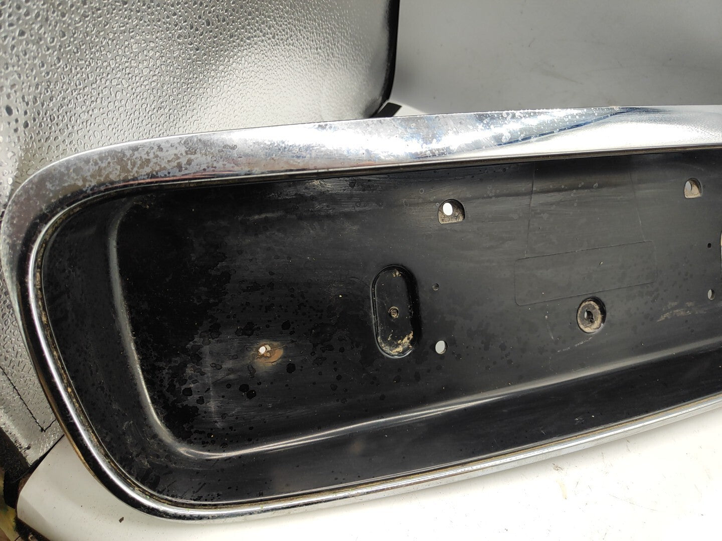 Rover 400 420 418 1995 Rear Number Plate Holder Trim Bar DRC100780