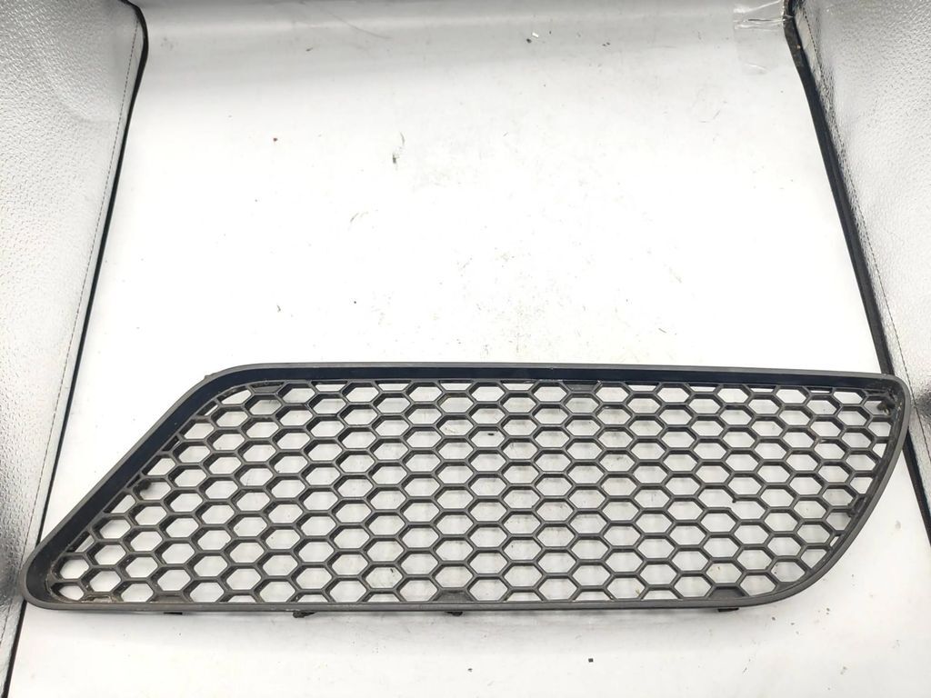 Alfa Romeo 147 1.9JTD 88kW 8V FL 2007 Front left bumper lower grill 