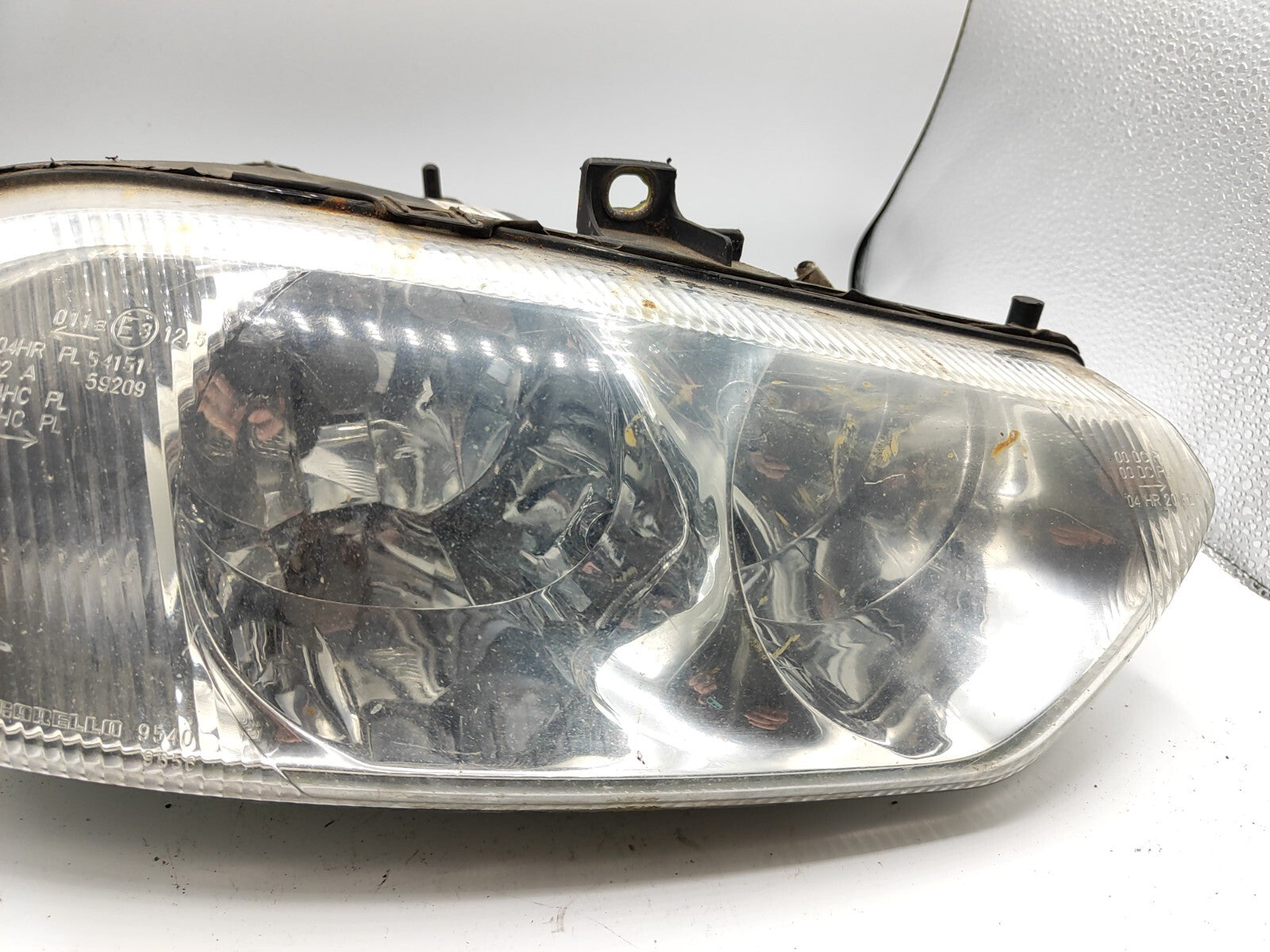 Alfa Romeo 156 1.9JTD 85kW PRE-Facelift 2000 Front Right Headlight 60626190