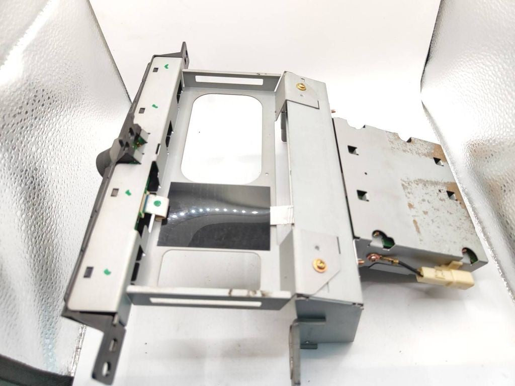 Toyota Avensis T250 2004 Dashboard LCD screen display 8611005020 