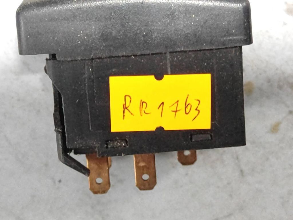 Alfa Romeo 155 1.8i 103kW 1994 Headlight level height control switch 0307851403 