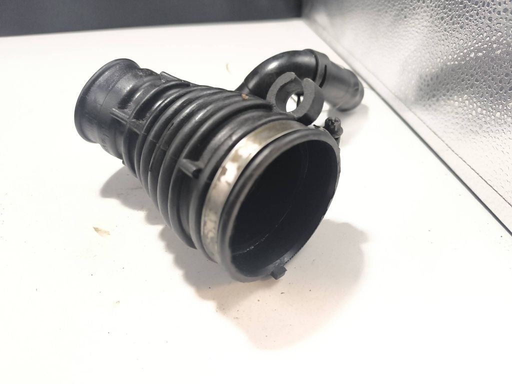 Opel Omega B2 2001 Diesel turbo air intake inlet pipe hose 90572133 