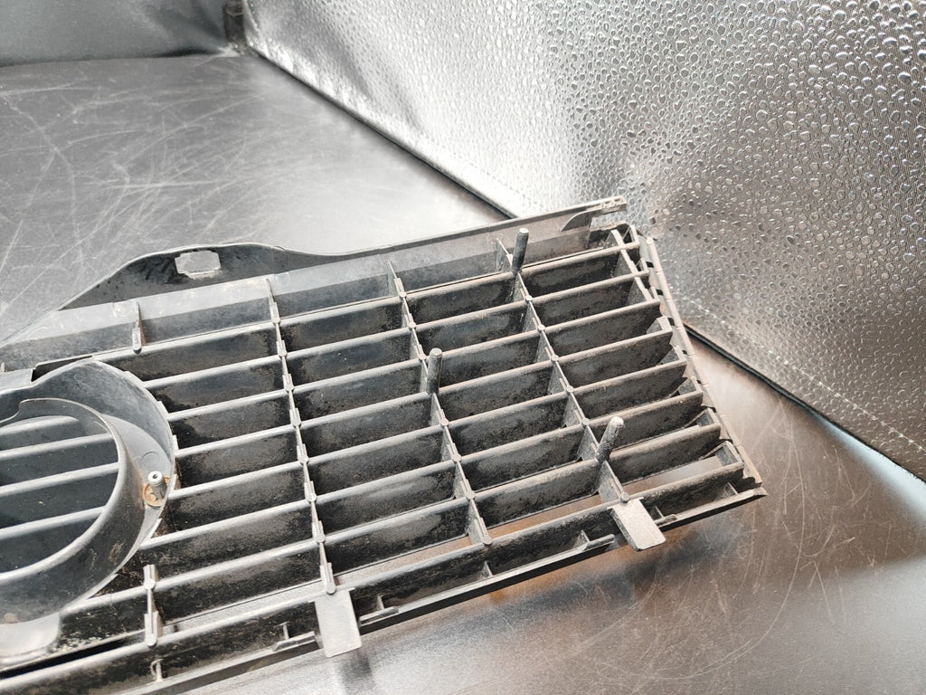 Audi 80 90 1990 Front Bumper Upper Radiator Mesh Grill 893853655