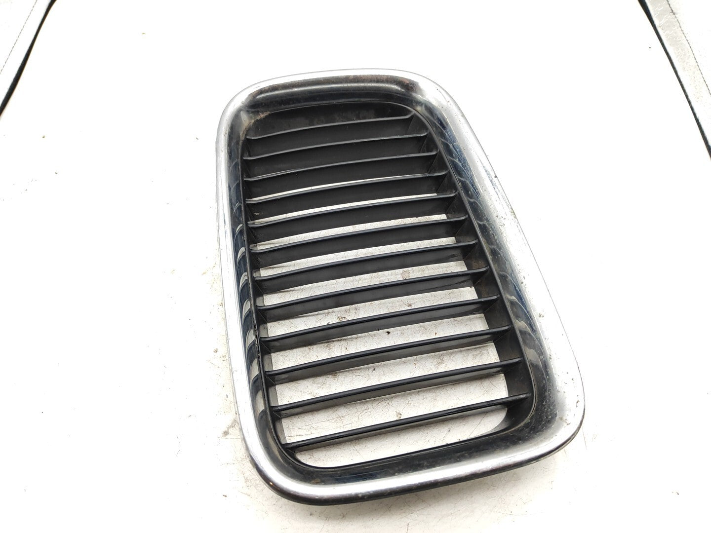 BMW 3 Series E36 Petrol  Front Left Side Bonnet Kidney Grill 8122237