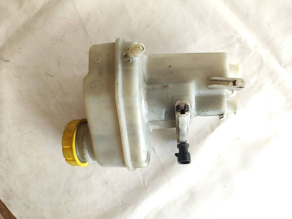 Alfa Romeo 159 2007 Brake fluid reservoir tank 32067799B 