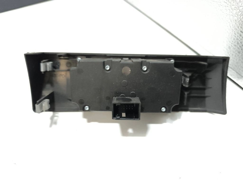 BMW 530 Series E60 E61 2007 HeadLight switch button 6988553 