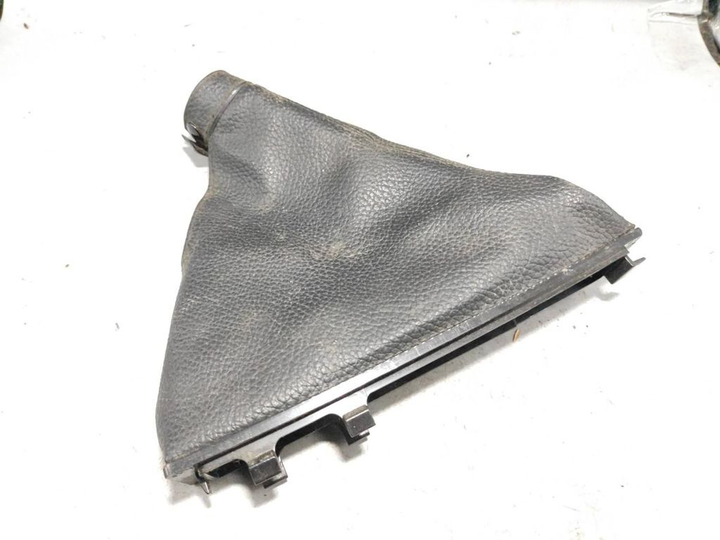 Alfa Romeo 155 1.8i 103kW 1994 Handbrake leather trim 