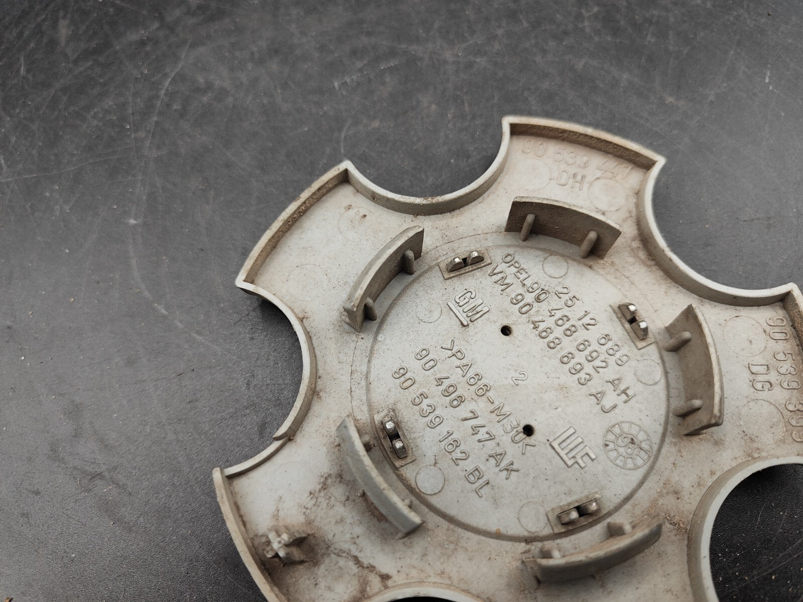 Opel Vectra B 2.0DTI 2000 Wheel Center Cap Cover 90468693 90496747 90539162