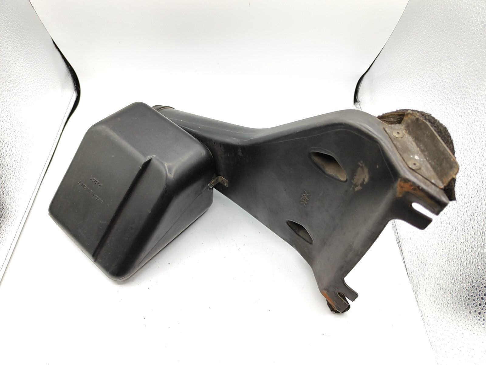 Mitsubishi Galant 2.0i 100kW 1998 Petrol Engine Air Intake Duct Pipe MR281083
