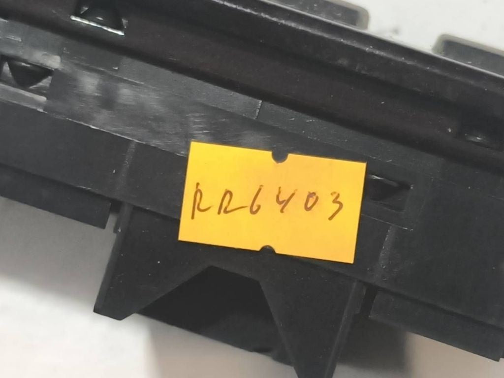 Fiat Croma 2.4JTD 147kW 2007 Diesel  Fog light switch 735398212 