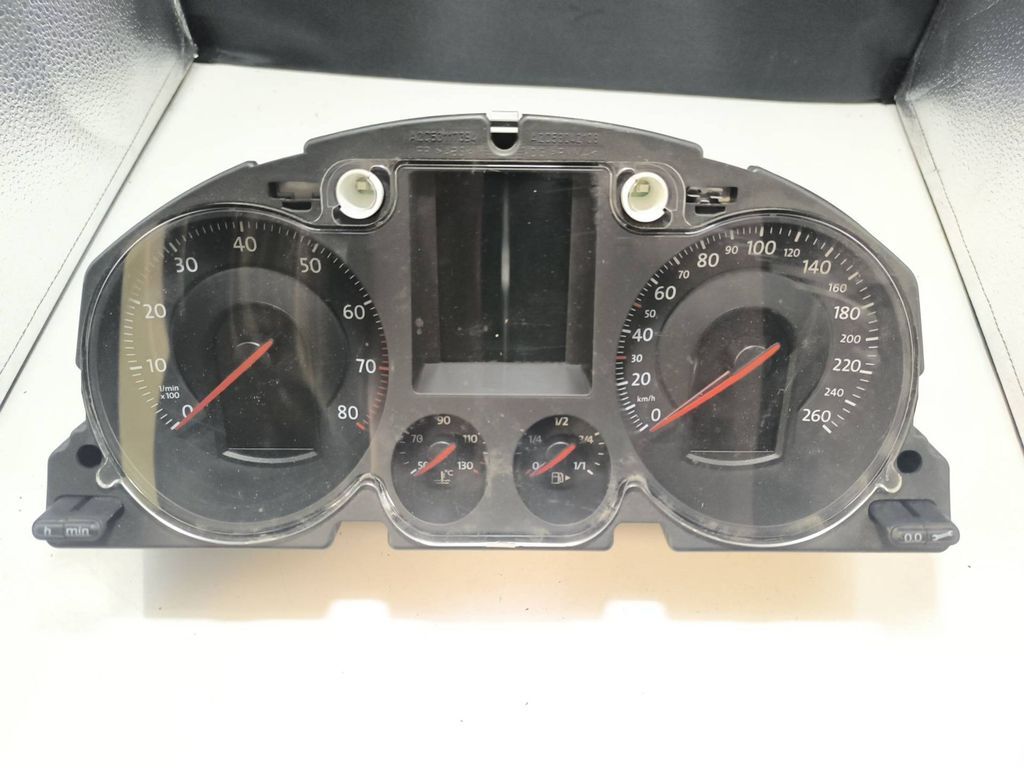 Volkswagen PASSAT B6 Petrol 2007 speedometer instrument cluster 3C0920871D 