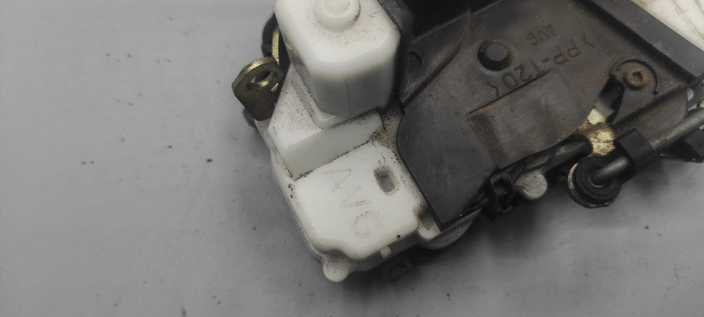 Peugeot 607 3.0i V6 Petrol 2002 LHD Front Left Door Lock