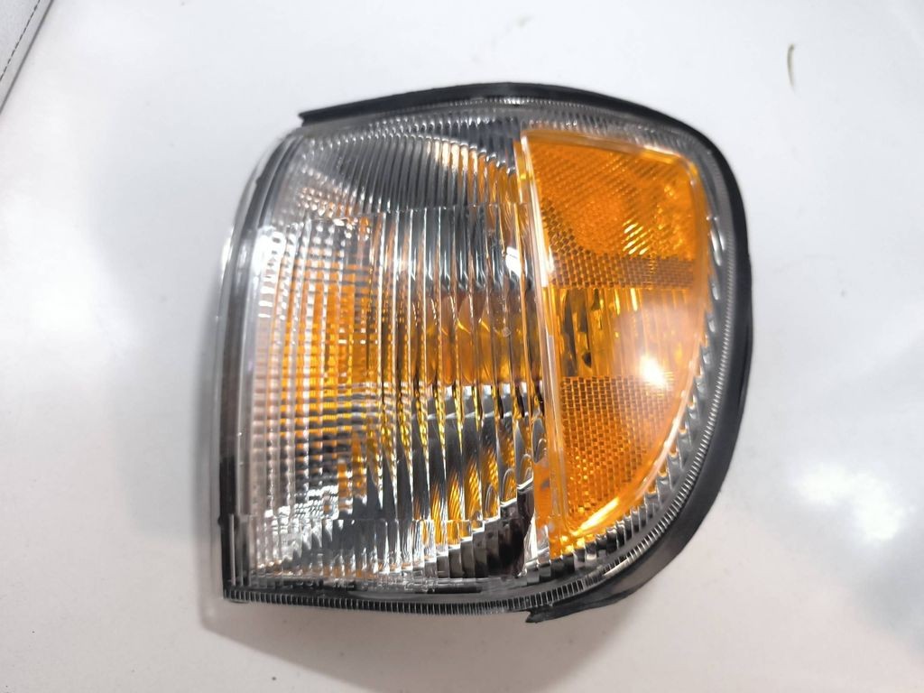 Nissan Pathfinder R50 1999 front left turn indicator light 