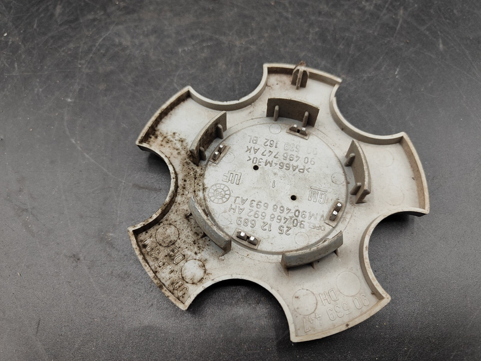 Opel Vectra B 2.0DTI 1997 Wheel Center Cap Cover 90468693 90496747 90539162