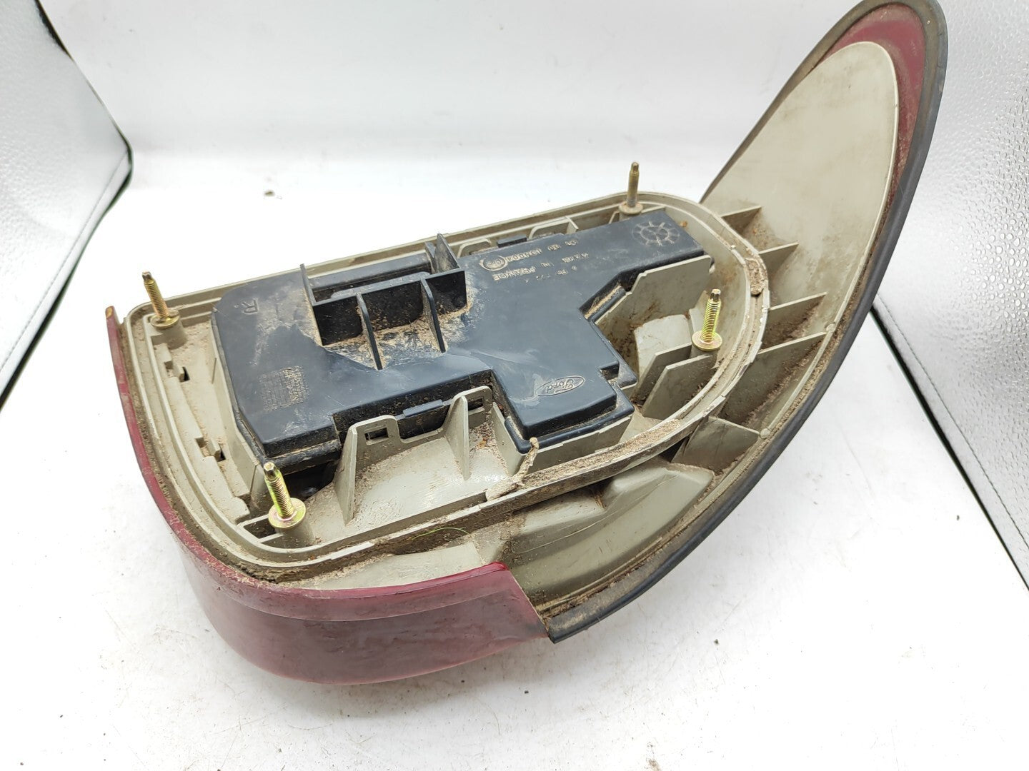 Ford Mondeo Hatchback 1995 Rear Right Side Taillight Lamp Light 93BG13N004