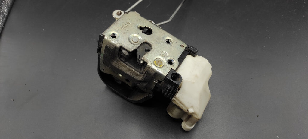 Alfa Romeo GT 2.0JTS 122kW 2004 LHD Front Right Door Lock B792