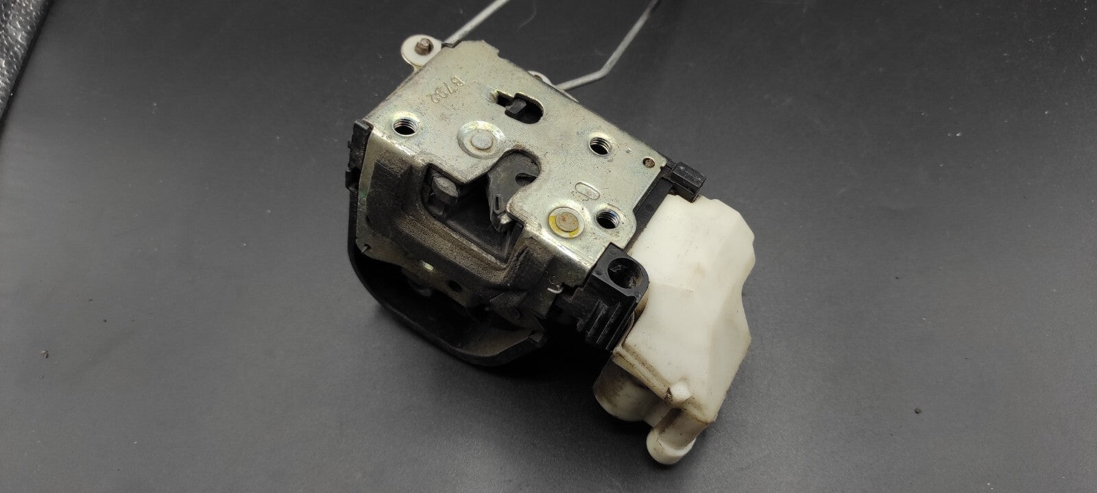 Alfa Romeo GT 2.0JTS 122kW 2004 LHD Front Right Door Lock B792