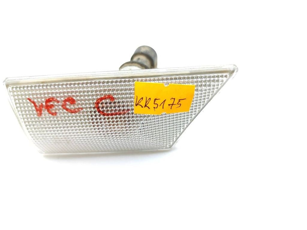 Opel Vectra C 2004 front right fender turn indicators light 13101912 
