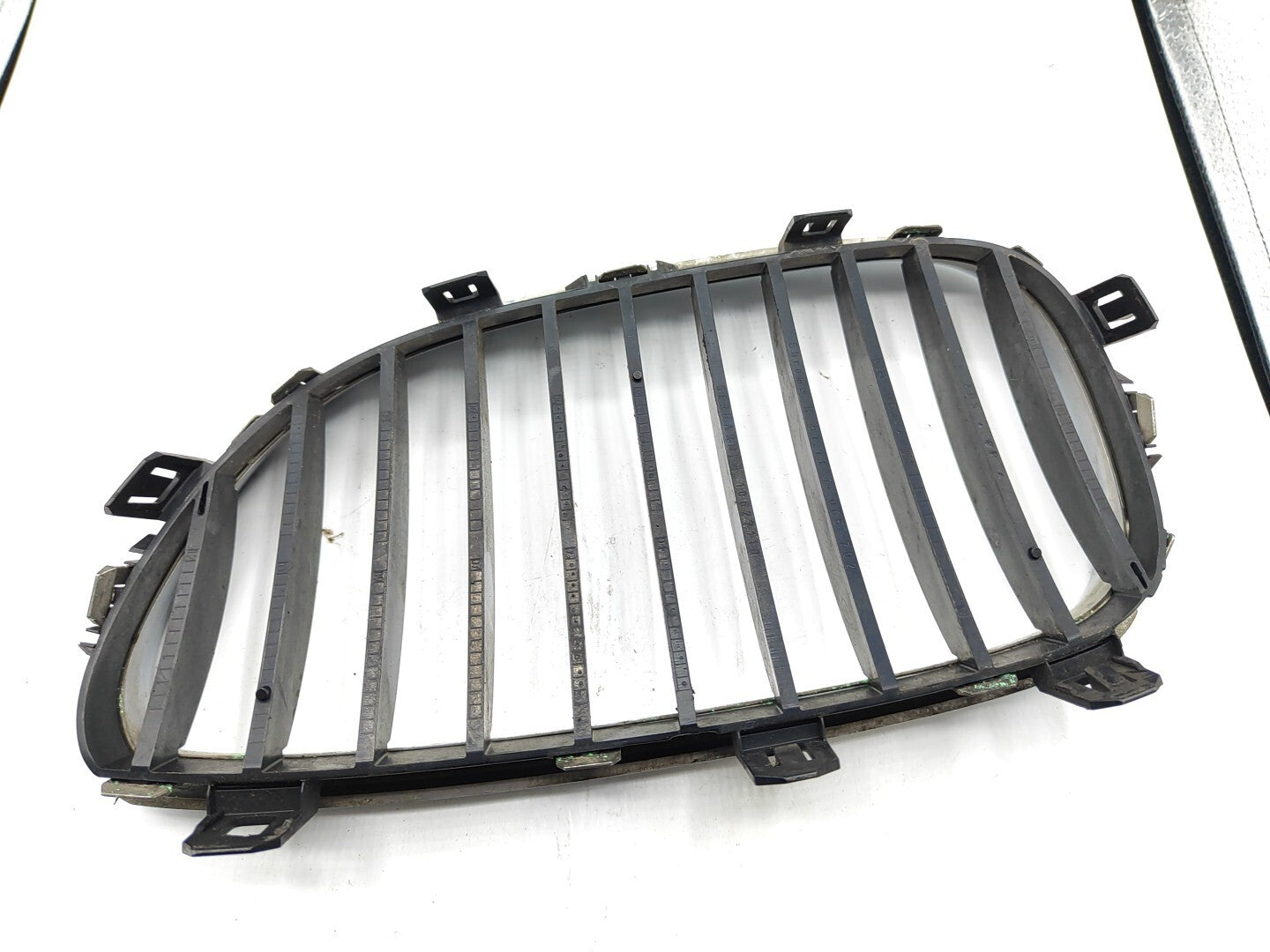 BMW 5 Series E61 530D 170kW 2006 Front Right Grill 7065702 51137065702