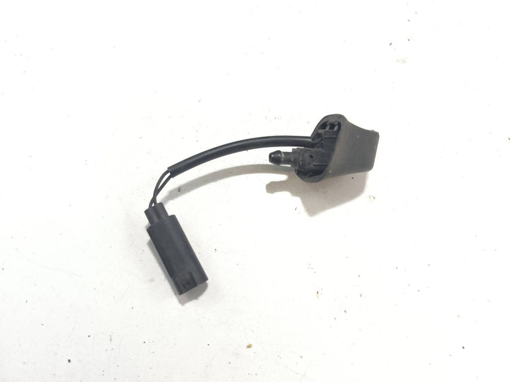 BMW 3 E90 E91 2008 Windscreen spray nozzle jet 8365385 