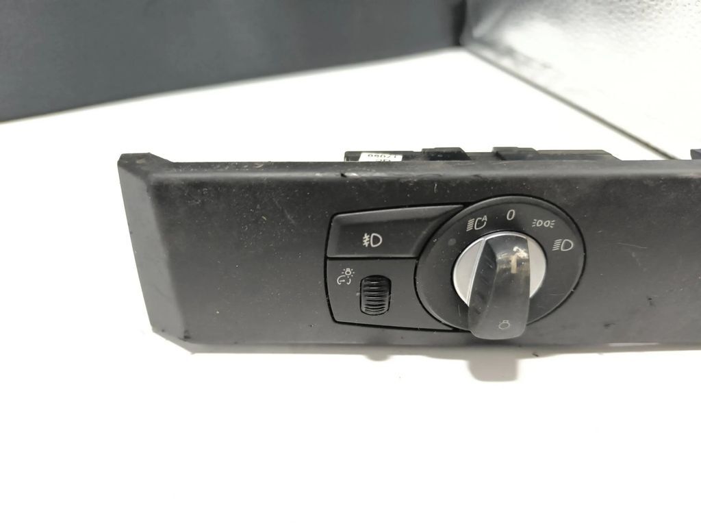 BMW 5 Series E60 E61 2007 HeadLight switch button 6988553 
